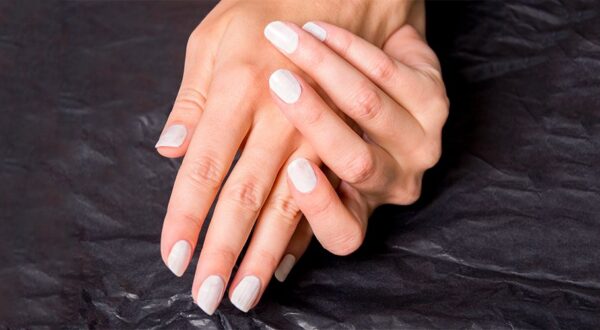 La tendencia de uñas color nude renueva su reinado una temporada más