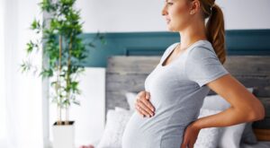 La lumbalgia durante el embarazo: una molestia que se puede prevenir