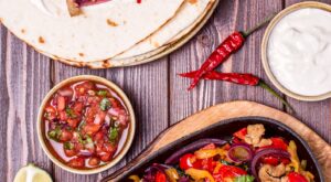 Cómo hacer fajitas de pollo: la receta para darte un festín mexicano