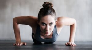 Burpees: qué son, cómo hacerlos y rutinas para ponerte en forma