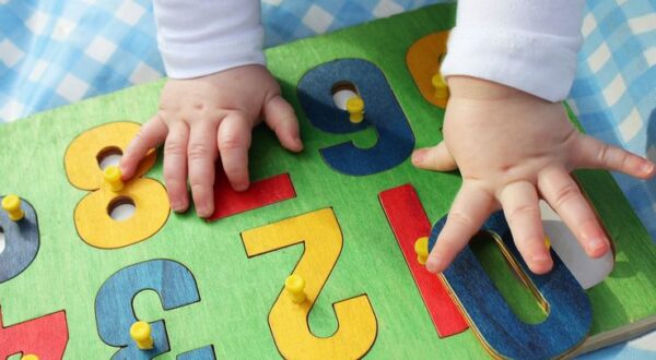 ¿Cuáles son los beneficios del juego en los bebés?