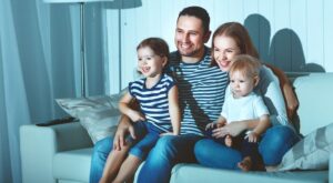 Las mejores series para ver con tu peque este verano