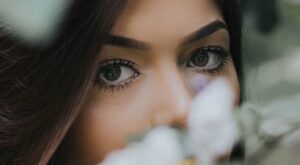 Trucos de maquillaje para hacer que tus ojos parezcan más grandes