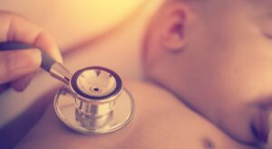 ¿Qué es la meningitis? Los síntomas, causas y todo lo que necesitas saber