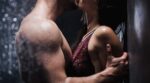 10 increíbles posturas para practicar sexo en la ducha