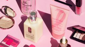 10 compras de belleza con las que ayudarás a luchar contra el cáncer de mama