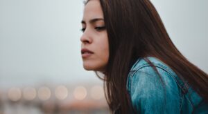 El megáfono interno: descubre qué es y cómo afecta a tu vida