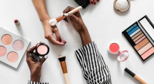 ¿Cómo elegir la paleta de sombras de maquillaje adecuada?