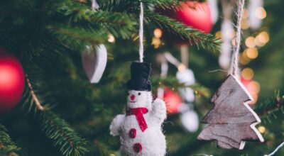 5 árboles de navidad originales para casas con poco espacio