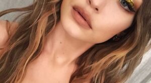 Cómo hacerte un maquillaje glitter paso a paso para brillar estas navidades