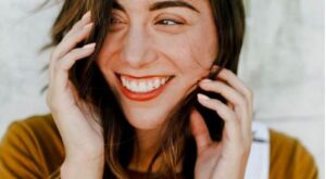 Cómo cuidar la salud bucodental durante la menopausia