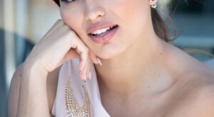 Sara Sálamo recibe el premio Belleza Comprometida en el Festival de Málaga