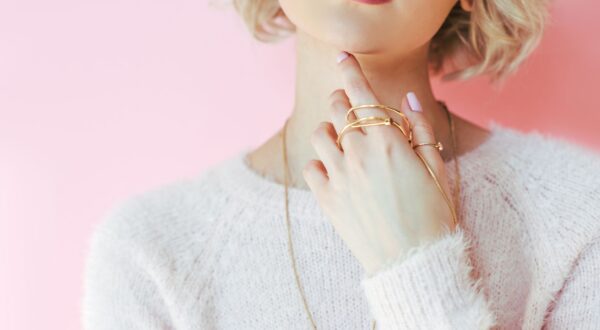 Cómo combinar la ropa con tus joyas preferidas