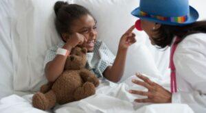 Acerca el Carnaval a 200 niños hospitalizados con la iniciativa «Donde hay un disfraz, hay una sonrisa»