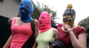 El grupo Pussy Riot presenta su nuevo videoclip en el que lanza duras críticas al presidente Putin
