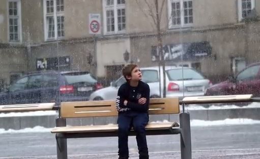 ¿Qué harías si ves a un niño en la calle tiritando de frío?