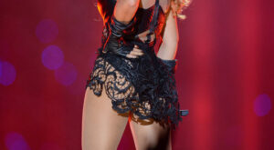 Una sexy Beyoncé calienta la Super Bowl. Su actuación, en imágenes.