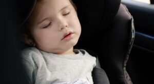 ¿Qué sistema de sujeción elegir para la sillita de coche de tu bebé?