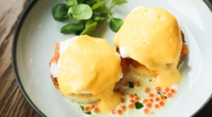 Huevos benedictinos: los reyes del ‘brunch’ paso a paso