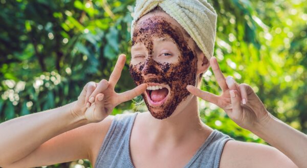 Todo lo que necesitas saber sobre los exfoliantes faciales y corporales