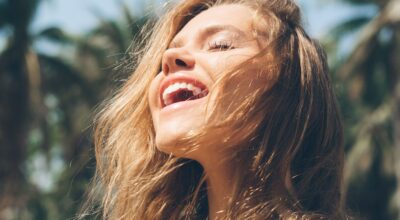 ¿Hay que cortar el pelo antes de verano? Mitos y verdades sobre el cabello