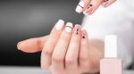 Uñas de porcelana: qué son y cómo ponértelas