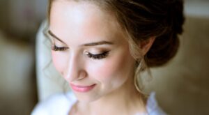 Maquillaje para boda: los productos que no pueden faltar en tu neceser