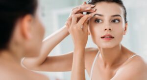 Cómo depilarse las cejas: el manual definitivo para unas cejas perfectas