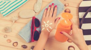 ¿Cómo evitar que la crema solar contamine los océanos?