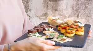 3 recetas de canapés con pan casero para sorprender a tus invitados