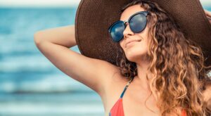 Cuida tu pelo después del sol y luce melena este verano