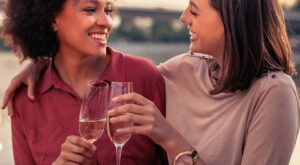 ¡Pss, pss! Ha llegado a Madrid un club que conecta a mujeres con talento