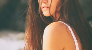 Cosméticos imprescindibles para sobrevivir al verano