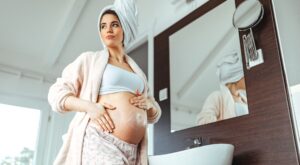 Las 7 mejores lociones hidratantes para el embarazo y el posparto