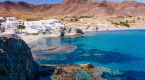 Las 10 playas imprescindibles de Almería que debes visitar
