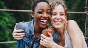 Regalos originales para amigas: ¡sorpréndelas con piezas especiales!