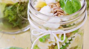 6 ensaladas en frascos que cambiarán tu forma de comer en el trabajo