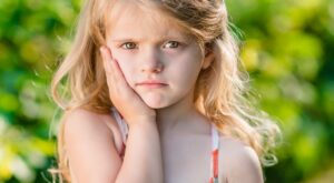 Estomatitis aftosa o herpética en niños: causas, síntomas y remedios caseros