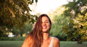 Sí, un pelo liso sin plancha es posible: te explicamos cómo conseguirlo