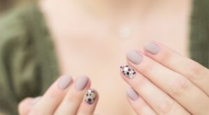 ¿Tienes las manos pequeñas? Estos son los esmaltes que harán que se vean más estilizadas