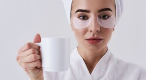 3 beneficios de la cafeína en tu piel que cambiarán tu rutina de belleza para siempre