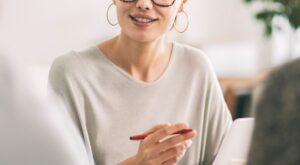 ¿Te cuesta ser asertiva en el trabajo? 10 consejos que pueden ayudarte