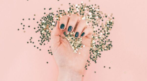 ¿Por qué es importante hacerse la manicura y tener las manos cuidadas?