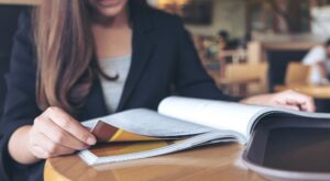 Una falsa revista de moda en Dénia que recoge información para víctimas de la violencia machista