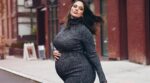 Apuesta por prendas ajustadas en el embarazo: famosas que dicen sí a lucir barriga