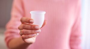 ¿Cómo colocarte la copa menstrual para sentirte 100% segura con ella?