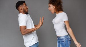 ¿Qué significa soñar que discutes con alguien?