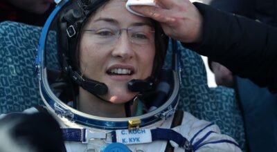 Christina Koch establece el récord femenino de tiempo en el espacio