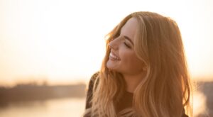 Cómo lavar el pelo sin agua: 5 métodos rápidos y súper eficaces