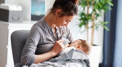 ¿Es necesario evitar algún alimento durante la lactancia materna?